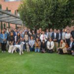 Profe queretano rompe esquemas: enseña matemáticas con señas y se gana premio nacional