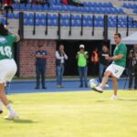 ¡Te cambio dos repetidas por una difícil! Querétaro se reúne para completar el álbum del Mundial